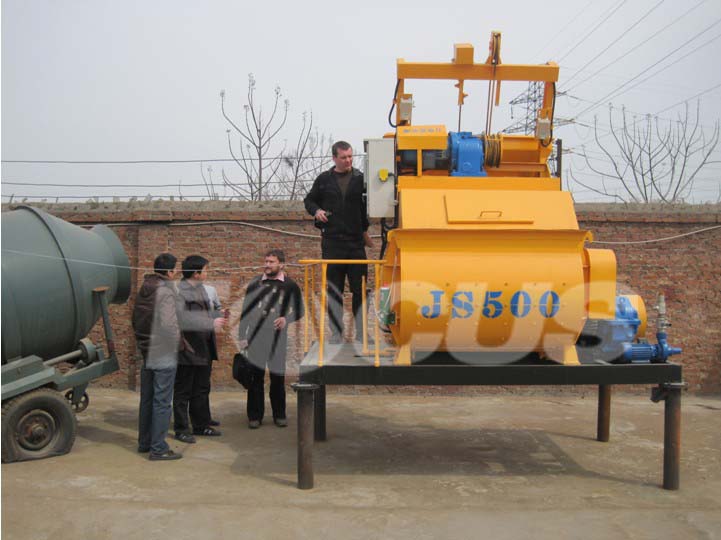 Picture 1 of Russian Customers Are Inspecting Our Concrete Mixers