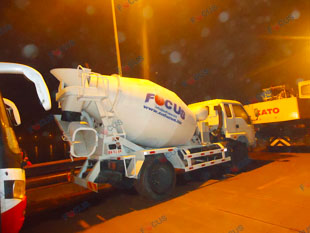 Photo 4 of RHD Rruck Mixer Delivering Oceania