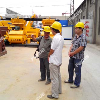 Indonesia Customer Inspecting Our Machines Photo 2